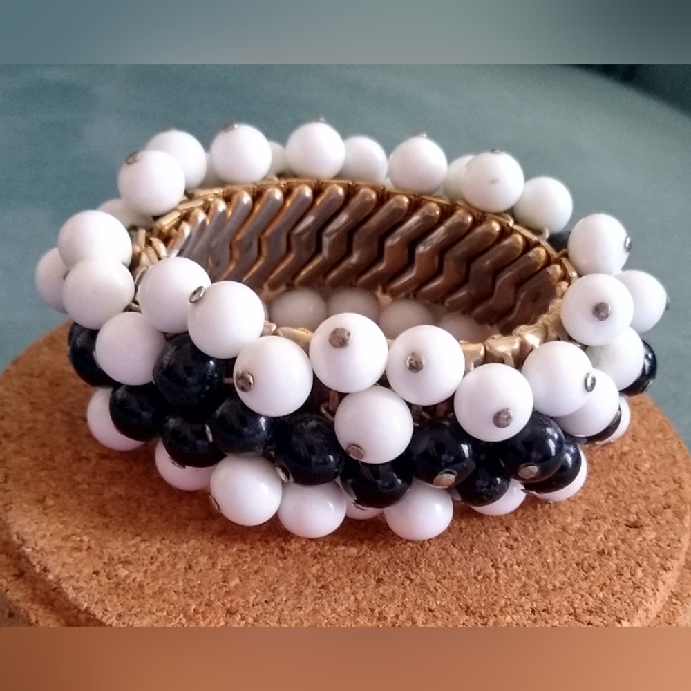 Vtg Black/ White Beaded Bracelet